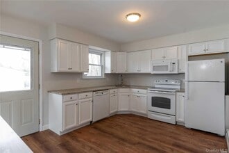 5 Ashland St in Mount Sinai, NY - Building Photo - Building Photo