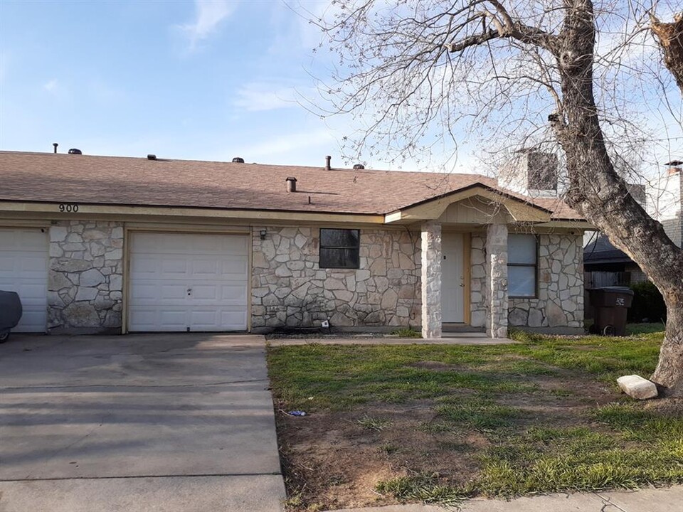 900 Country Aire Dr in Round Rock, TX - Building Photo