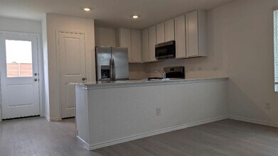 204-204 Burt Rainey Ln in Jarrell, TX - Building Photo - Building Photo