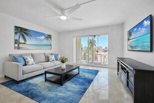 720 Bayshore Dr in Fort Lauderdale, FL - Building Photo