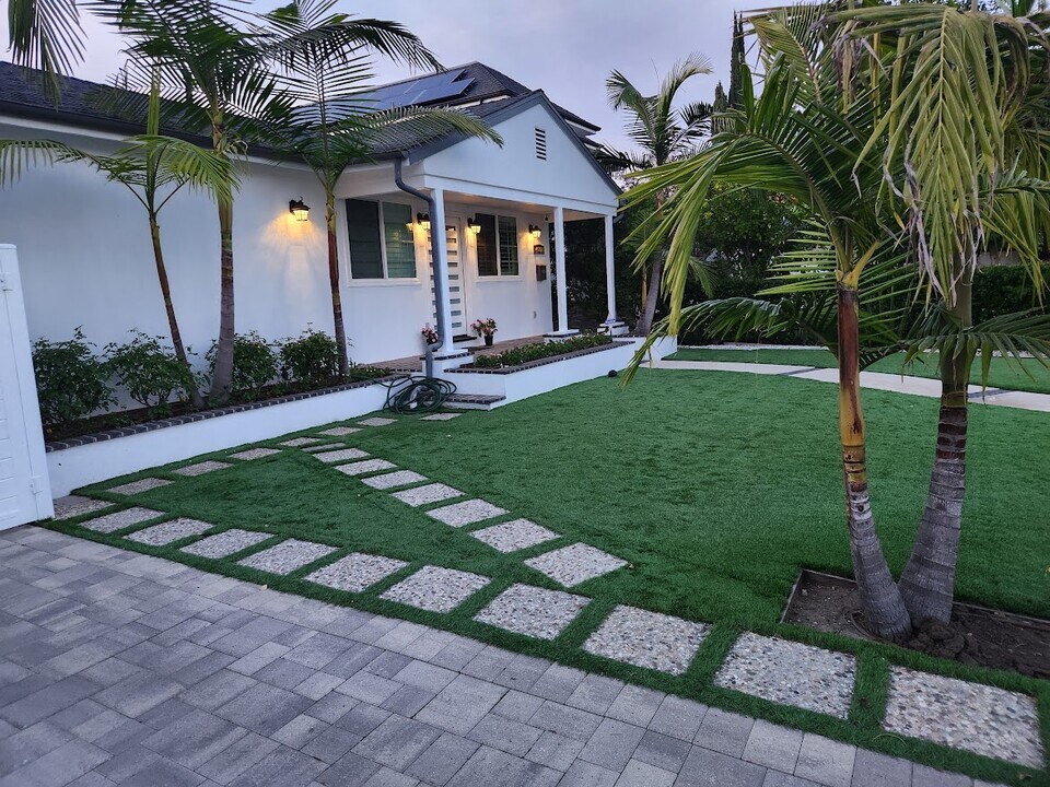 4537 Katherine Ave in Los Angeles, CA - Building Photo