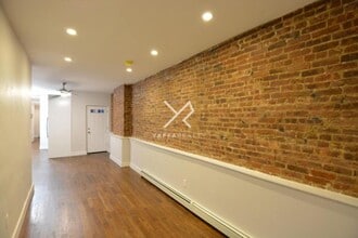 17-15 Bleecker St in Queens, NY - Foto de edificio - Building Photo