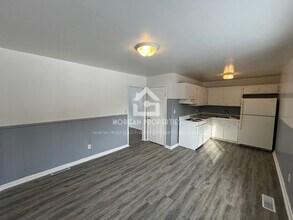 2002 Kerrwood Dr in Anderson, IN - Foto de edificio - Building Photo