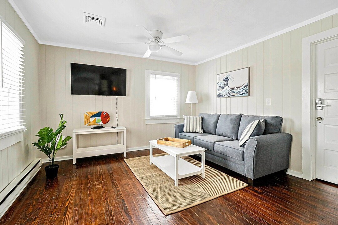 516 Norfolk Ave in Virginia Beach, VA - Building Photo