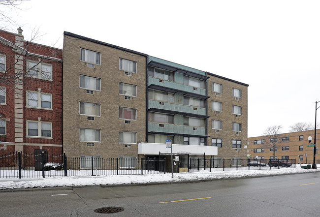 7700 South Shore Drive, Chicago, IL in Chicago, IL - Foto de edificio - Building Photo