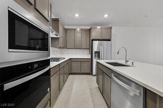 11407 Ethereal Lndg Ave in Las Vegas, NV - Building Photo - Building Photo