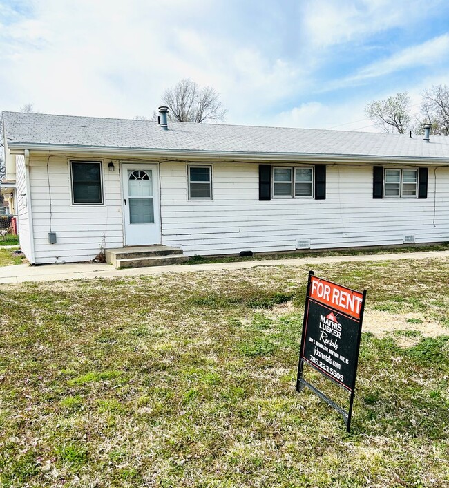 property at 702 W 12th St