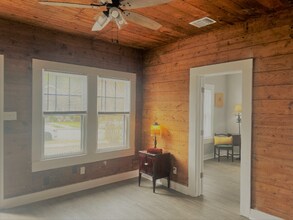 715 W Hollywood Ave in San Antonio, TX - Building Photo - Building Photo