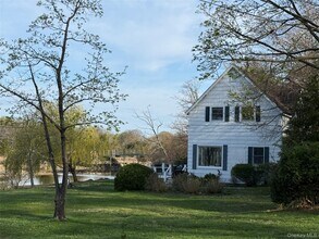 329 Centre Island Rd in Oyster Bay, NY - Building Photo - Building Photo