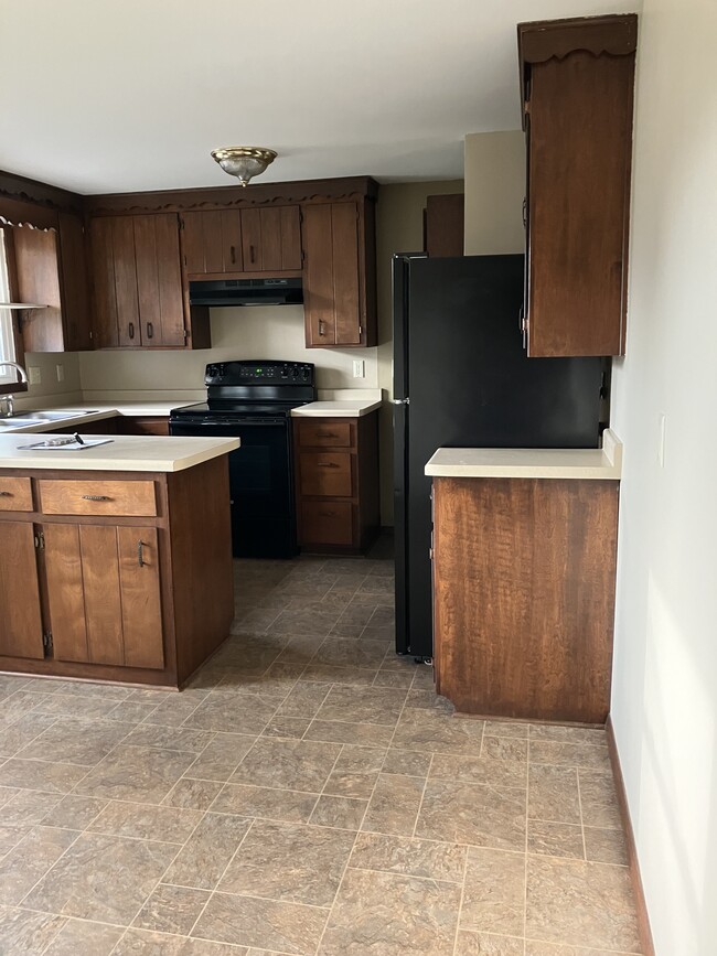 1525 Commanche Ave in Ashwaubenon, WI - Building Photo - Building Photo