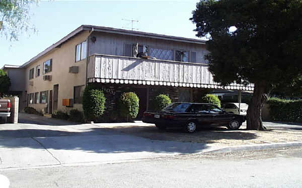 16037 Cantlay St in Van Nuys, CA - Building Photo