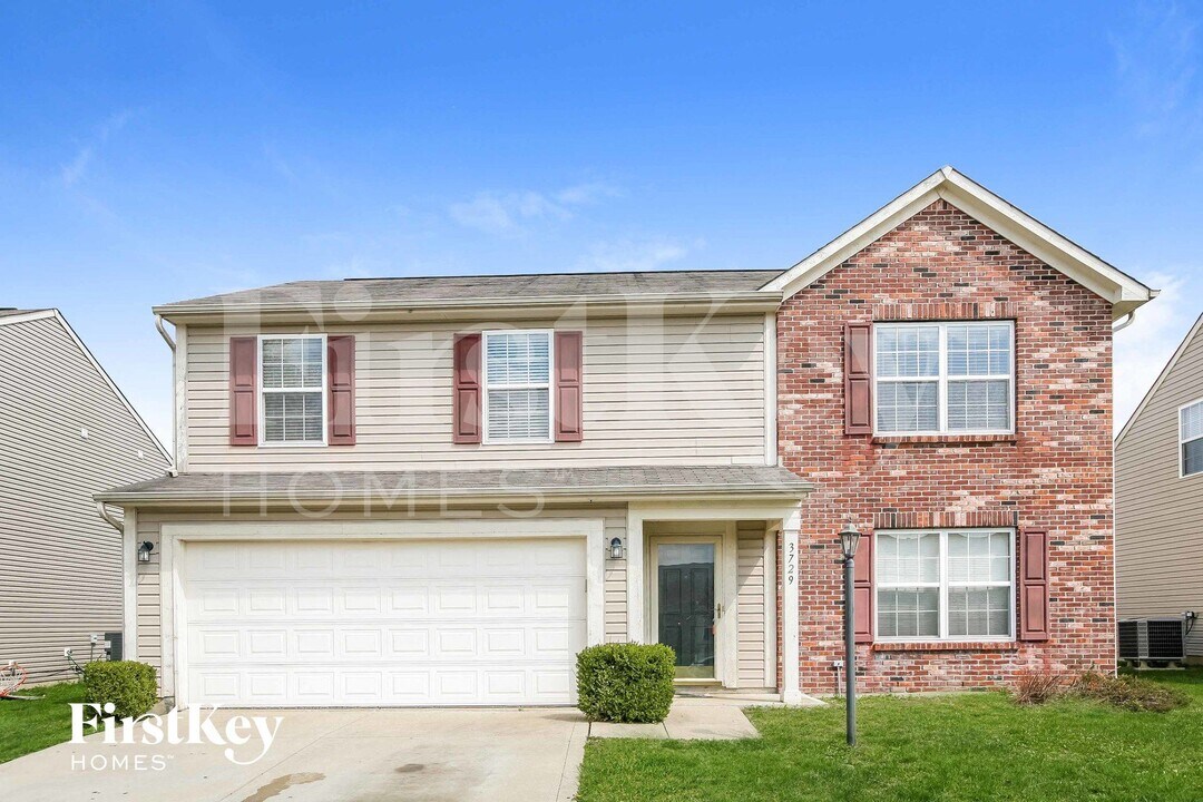 3729 Pursley Ln in Indianapolis, IN - Foto de edificio