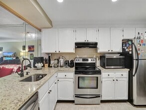12 Royal Palm Way, Unit 5040 in Boca Raton, FL - Building Photo - Building Photo