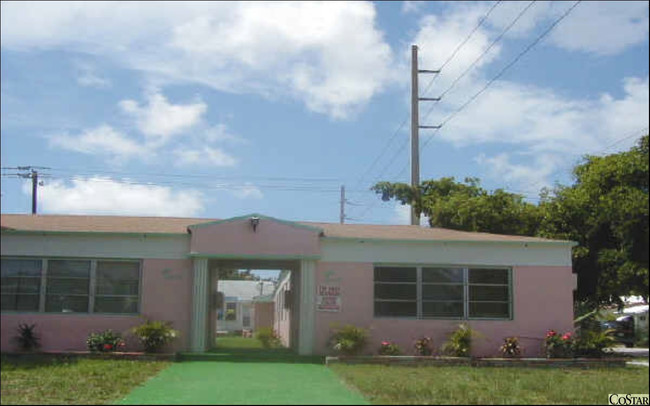 1956 Lincoln St in Hollywood, FL - Building Photo - Building Photo