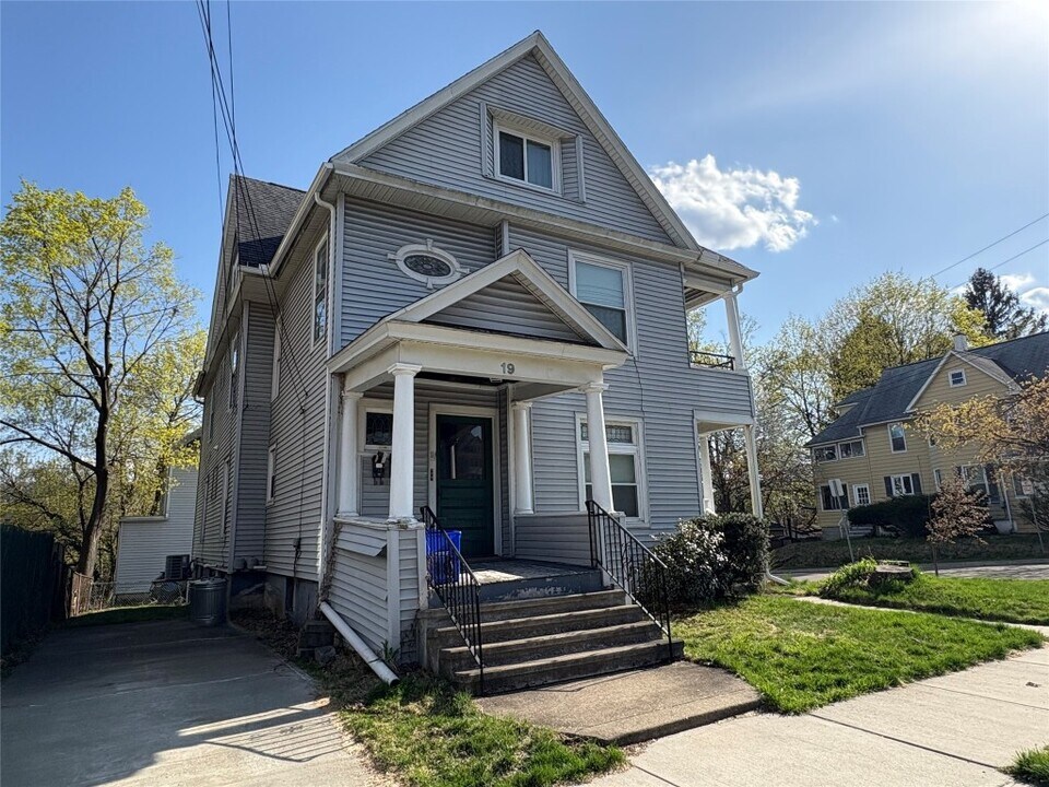 19 Lincoln St-Unit -2 in Binghamton, NY - Building Photo