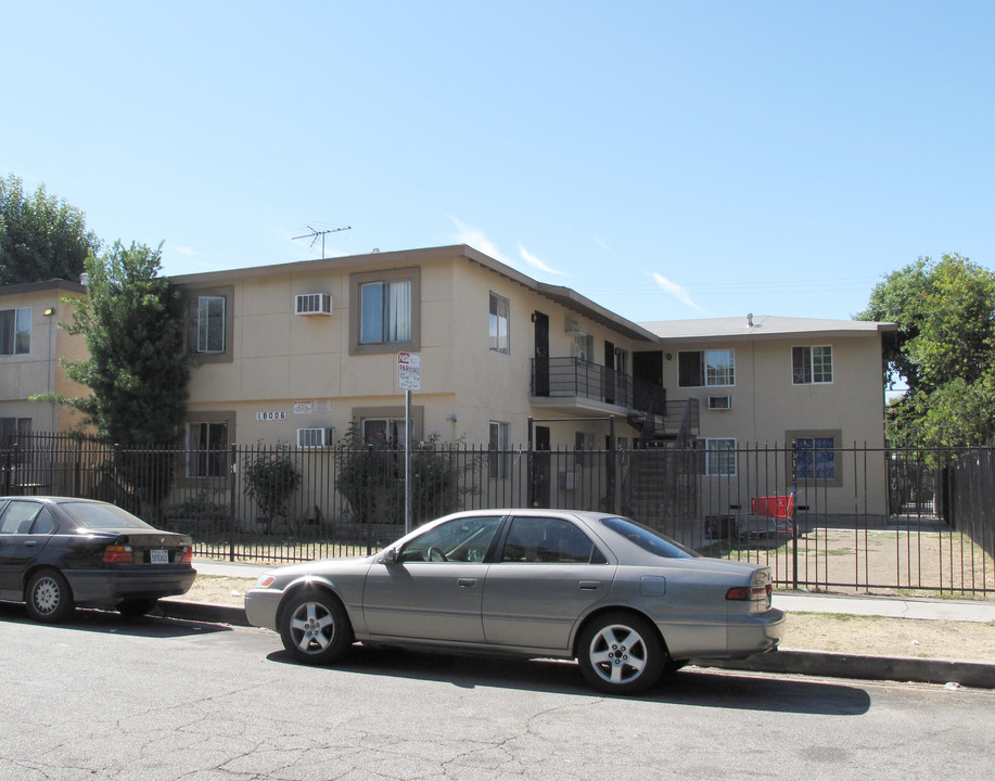 Schoenborn Apartments in Northridge, CA - Building Photo