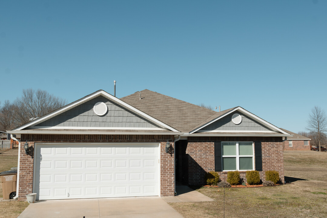 1208 W Duncan Rd in Haskell, OK - Building Photo