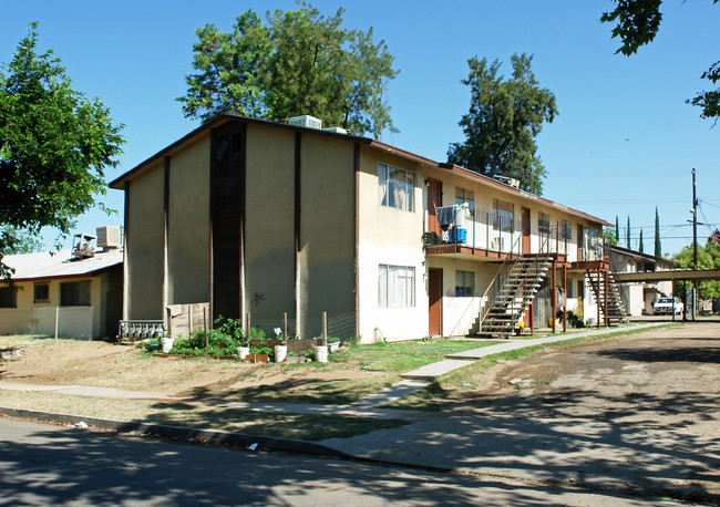 2723 E Washington Ave in Fresno, CA - Building Photo - Building Photo