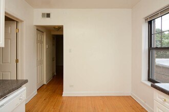 2953 N Seminary, Unit 3 in Chicago, IL - Building Photo - Building Photo