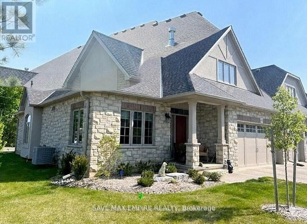 5 Wood Haven Dr in Tillsonburg, ON - Building Photo