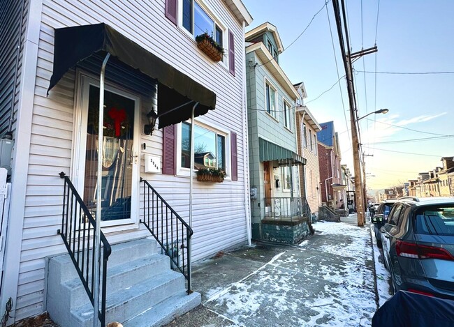 3944 Mintwood St in Pittsburgh, PA - Building Photo - Building Photo