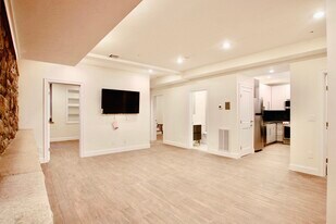 1614 Beacon St, Unit 11 in Brookline, MA - Building Photo