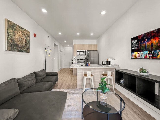 2400 E Huntingdon St in Philadelphia, PA - Building Photo - Building Photo