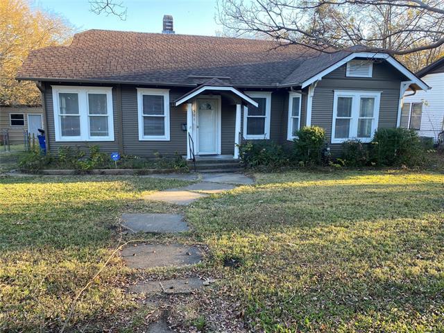 501 W Moore St in Ennis, TX - Building Photo