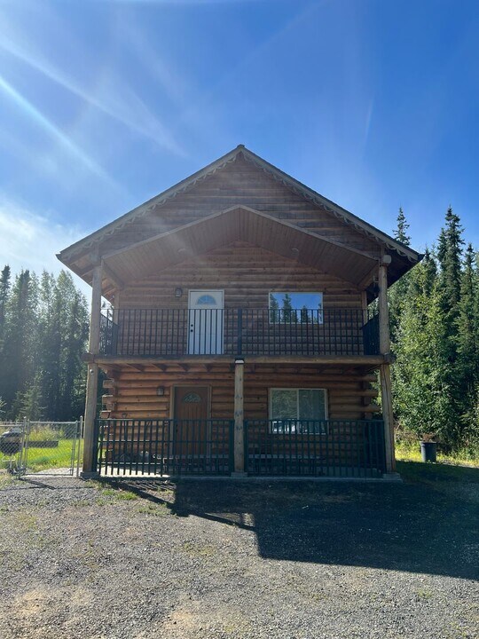 3631 Redstone Rd in North Pole, AK - Building Photo