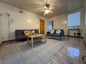 10 Oakland Sq in Pittsburgh, PA - Building Photo - Building Photo