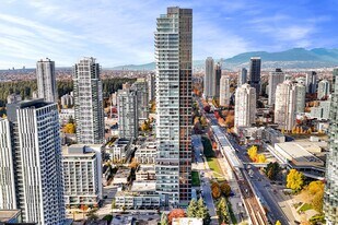 6511 Sussex Ave in Burnaby, BC - Building Photo
