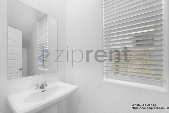 8495 Anker Wy in Elk Grove, CA - Foto de edificio - Building Photo