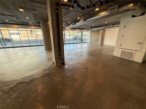 5750 Hollywood Blvd, Unit 230 in Los Angeles, CA - Building Photo - Building Photo