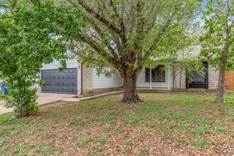 9010 Palace Pkwy in Austin, TX - Foto de edificio - Building Photo