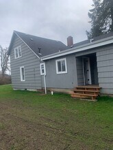 85004 Cloverdale Rd in Creswell, OR - Building Photo - Building Photo