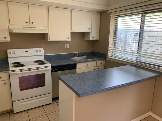 6561 Poplar Woods Cir E in Germantown, TN - Building Photo - Building Photo