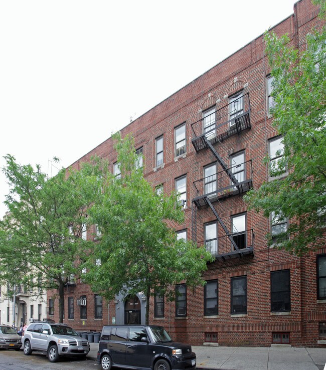 Lillie Court in Brooklyn, NY - Foto de edificio - Building Photo