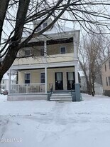 16 Blakely Ct in Troy, NY - Building Photo