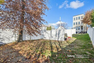77 Byron St in Boston, MA - Foto de edificio - Building Photo