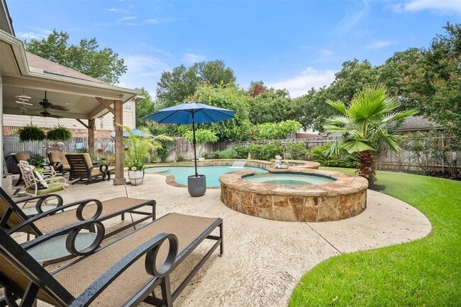 property at 1215 Boerne Dr