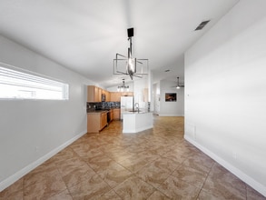 12514 Sophiamarie Loop in Orlando, FL - Foto de edificio - Building Photo