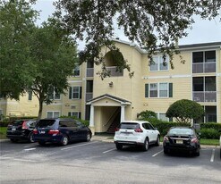 18421 Bridle Club Dr in Tampa, FL - Building Photo