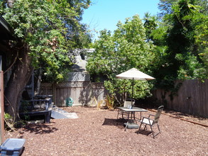 321 E Valerio St in Santa Barbara, CA - Building Photo - Other