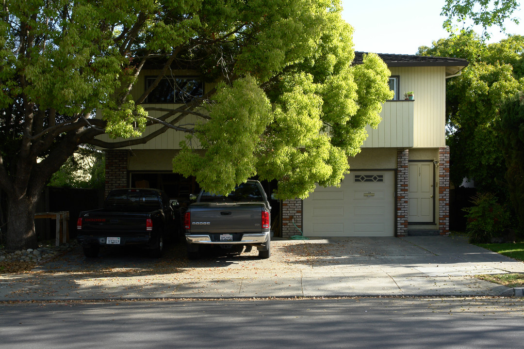 119-121 Wheeler Ave in Redwood City, CA - Building Photo