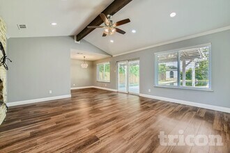 7549 David Dr in North Richland Hills, TX - Foto de edificio - Building Photo