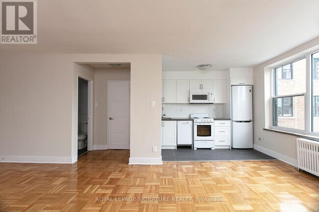 1545 Bathurst St in Toronto, ON - Building Photo - Building Photo