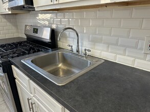 125 Corbin Ave in Jersey City, NJ - Foto de edificio - Building Photo