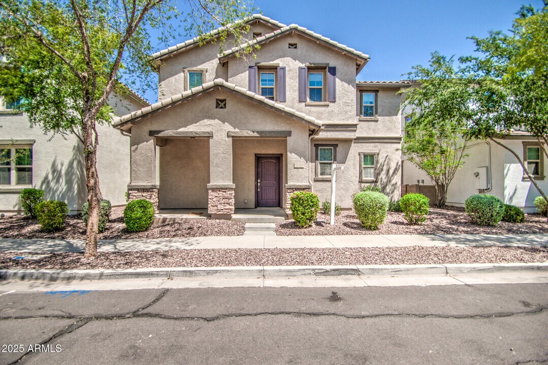 4068 E Devon Dr in Gilbert, AZ - Building Photo