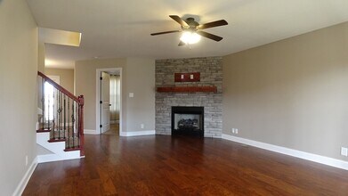 2341 Danbury Dr in Clarksville, TN - Building Photo - Building Photo