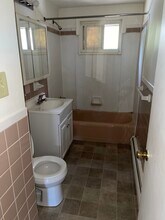 340 Park Ave, Unit B in East Hartford, CT - Building Photo - Building Photo